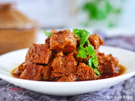 炖牛肉时，记住“2放3窍门”，牛肉软嫩鲜香不塞牙，熟烂又入味(炖牛肉怎样做不腥而且好吃)